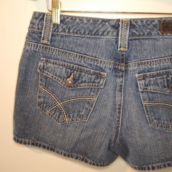 Vintage 2007 Tommy Hilfiger Flap Pocket Denim Shorts - Picture 6 of 13